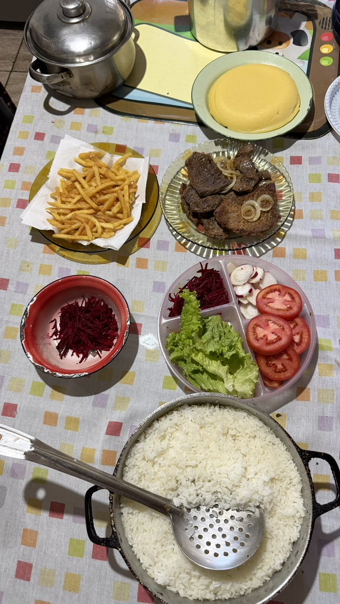 kamadorafa's tweet photo. vim almoçar na casa de vózinha (avó da minha esposa que ela me emprestou pra vida) https://t.co/fcnvE4gdgl