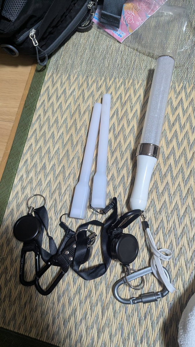 bt_ayanami's tweet photo. いや〜、、、ras単独、しかもスタンディング
楽しかった！
あといろいろ勉強になったねぇ、、、
今回こんな大仰なリグ組んで、LL2.0を4本キンブレ2本持ち込んだケド、ほぼ使わなかったねぇ(8割素手だった)
多分次回からは右のヤツをポッケに突っ込むだけで終わらす、、、
リグは邪魔なだけや https://t.co/2EoHOI11EU