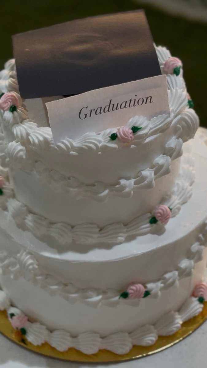 Awashh_1419's tweet photo. يوم مختلف حمل معة تفاصيل جميلة روت حكاية تخرج طالباتنا الجميلات🎓♥️ https://t.co/PGOipBEDHQ
