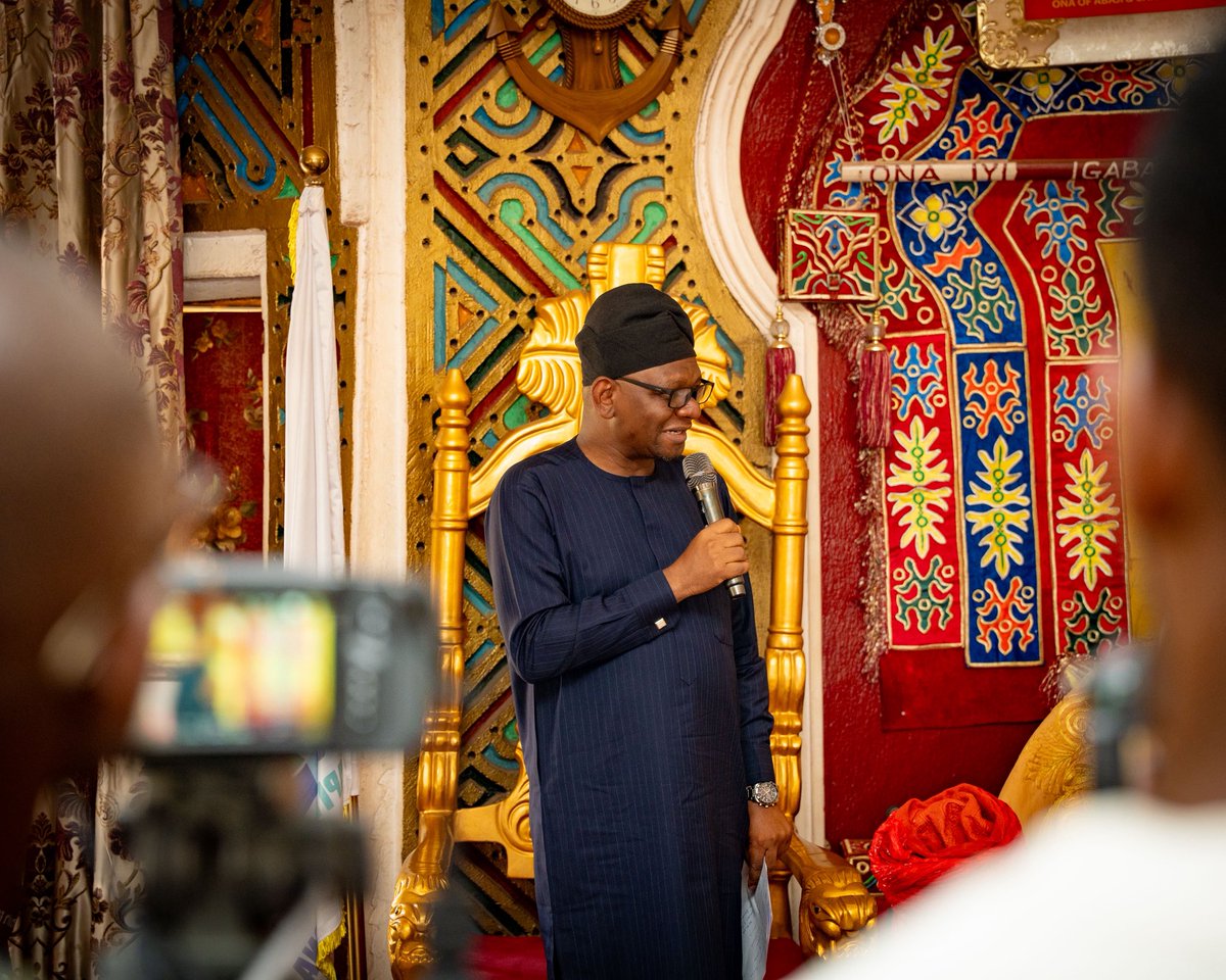 NphcdaNG's tweet photo. Dr. Muyi Aina, ED/CEO of NPHCDA, led an advocacy visit to the Ona of Abaji to strengthen collaboration with traditional leaders and advance PHC reforms.

The visit was followed by an assessment of Ayaura PHC to identify gaps and opportunities for improved service delivery. https://t.co/IKgEiGQFct