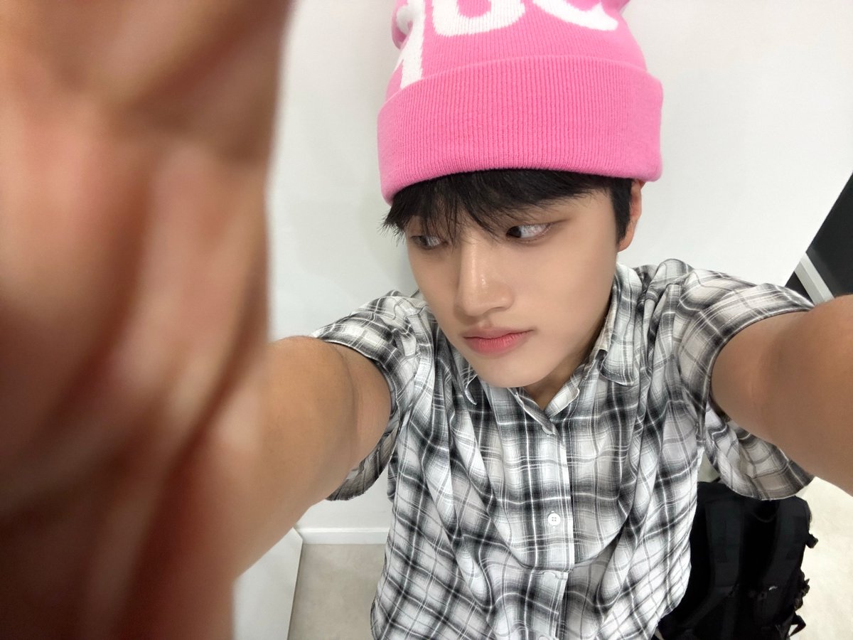 TRENDZ_OFFCL's tweet photo. [#정예찬] 뾰로롱 오늘두 내일두 매일매일 좋은하루 보내랑 얍!🪄

#FROM_TRENDZ #TO_FRIENDZ #TRENDZ #트렌드지 https://t.co/57kgxoZu5r