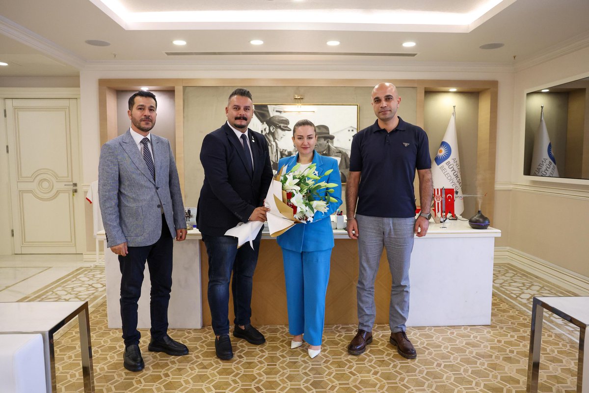 Recep_Mutaf's tweet photo. Güvenlik-İş Sendikası olarak Antalya Büyükşehir Belediyesi Başkan Vekilimiz Sayın Av. Büşra Özdemir'i makamında ziyaret ettik. Yol arkadaşlarımıza ve önümüzde ki TİS sürecine ilişkin konular ve çalışmalarımıza dair sohbet edip, karşılıklı görüş alışverişinde bulunduk.

Değerli Başkanımıza nazik ev sahiplikleri ve sendikamıza olan ilgi ve alakalarından ötürü teşekkür ediyor, çalışmalarında başarılar diliyorum.
@Guvenlik_is 
@ANTALYABB 
@busraozdemirtr