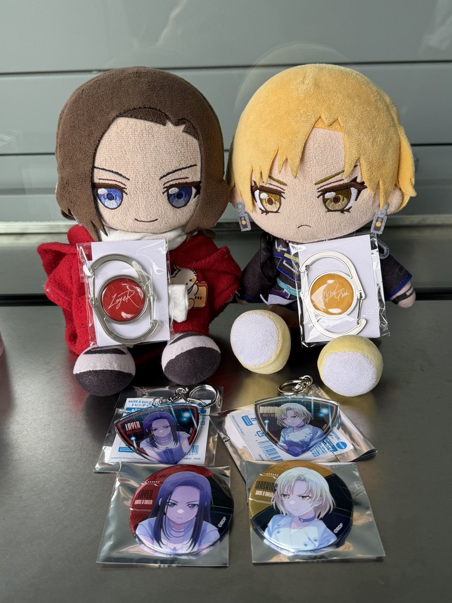 laymas0113's tweet photo. 人生的第一次现地献给了ras
这一场真的是太震撼了，从歌单到演出氛围都太强了，中场时间也很有意思，居然是跟着屏幕一起学ras的各种舞蹈东西
第一首歌居然是dna😭整个bangdream最喜欢dna这首歌了
这次cos了masking去看，还抽到了rikop的亲签☺️
香港再见
 #RAS_BootIGNITION_東京  #バンドリ #RAS https://t.co/3vw6SkEFoP