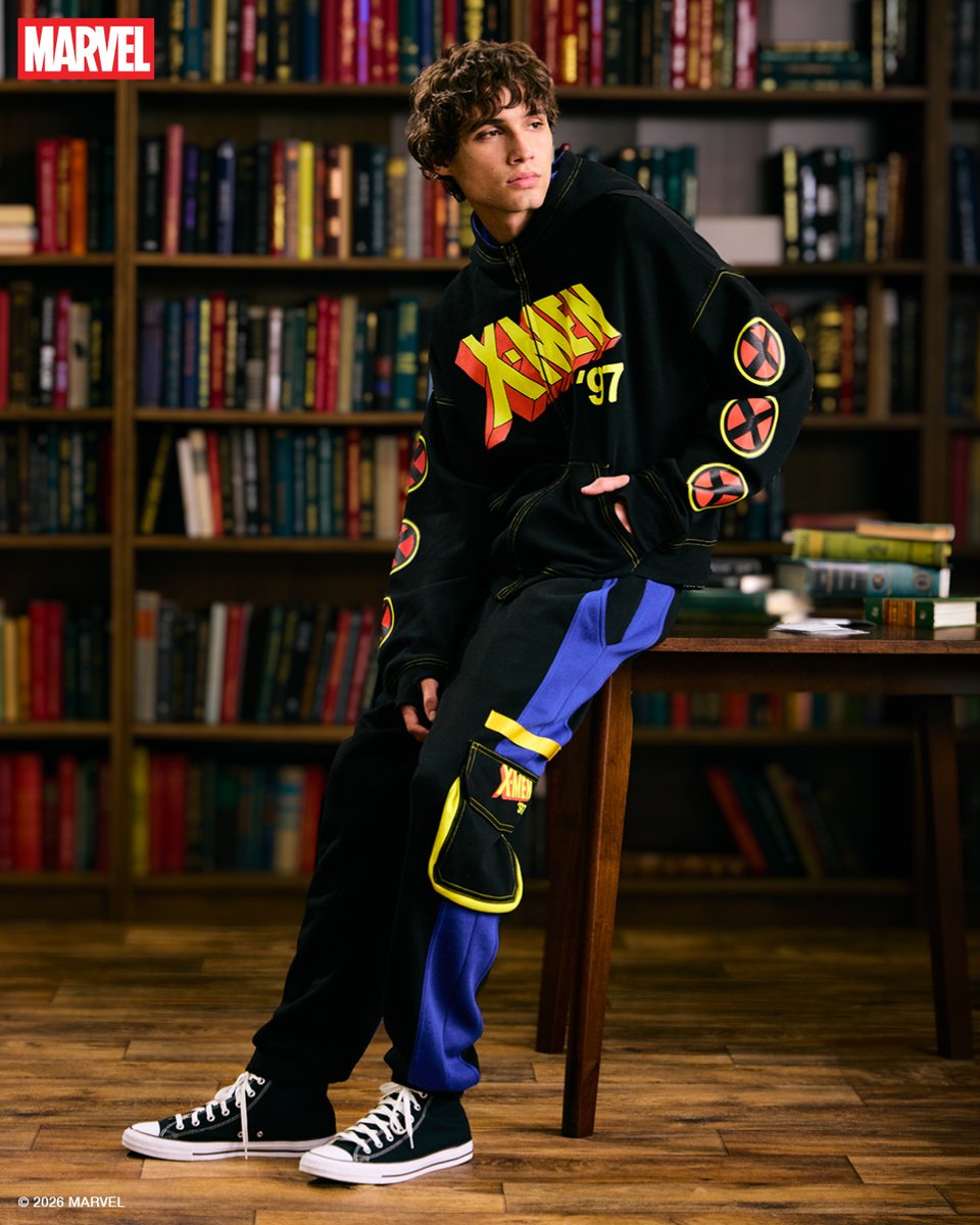 HotTopic tweet picture