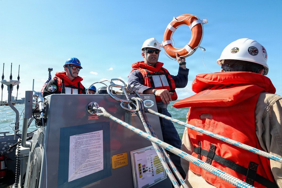 USNavy's tweet photo. When every second matters, every rep counts. 🛟⚓

Sailors assigned to Deck Department aboard Pre-Commissioning Unit John F. Kennedy (CVN 79), maneuver a Rigid Hull Inflatable Boat (RHIB) while conducting a simulated man overboard recovery on the James River.

📸 MCSN Jayden Howard