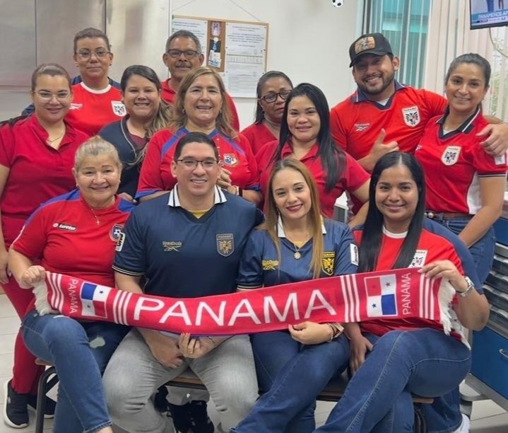 cnalfarmpty's tweet photo. ⚽❤️ Con entusiasmo, orgullo y espíritu de equipo, los farmacéuticos del Hospital Luis “Chicho” Fábrega se suman a la celebración del Mundial 2026, apoyando a nuestra Selección Nacional de Panamá en esta histórica participación.

#cnalfarmpty #farmacéuticos #Panamá https://t.co/DMIsHHwWjG