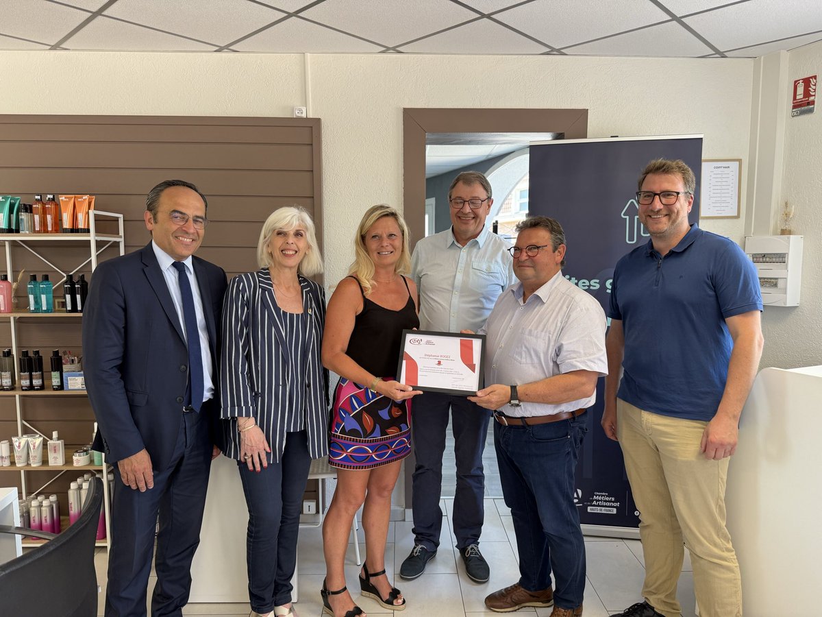 brigitte_liso's tweet photo. Remise du Titre de Maître Artisan par la Chambre des Métiers et de l'Artisanat à Stéphanie Rogez, coiffeuse à #SaintAndré 🏆

La plus haute distinction dans le domaine de l'artisanat, ce titre vient récompenser et célébrer son savoir-faire, ainsi que ses 30 ans de carrière.

Heureuse de soutenir nos commerces de proximité. Véritables piliers de la vie locale, ils contribuent chaque jour au maintien du lien social.

Toutes mes félicitations à Stéphanie Rogez pour cette reconnaissance bien méritée 👏