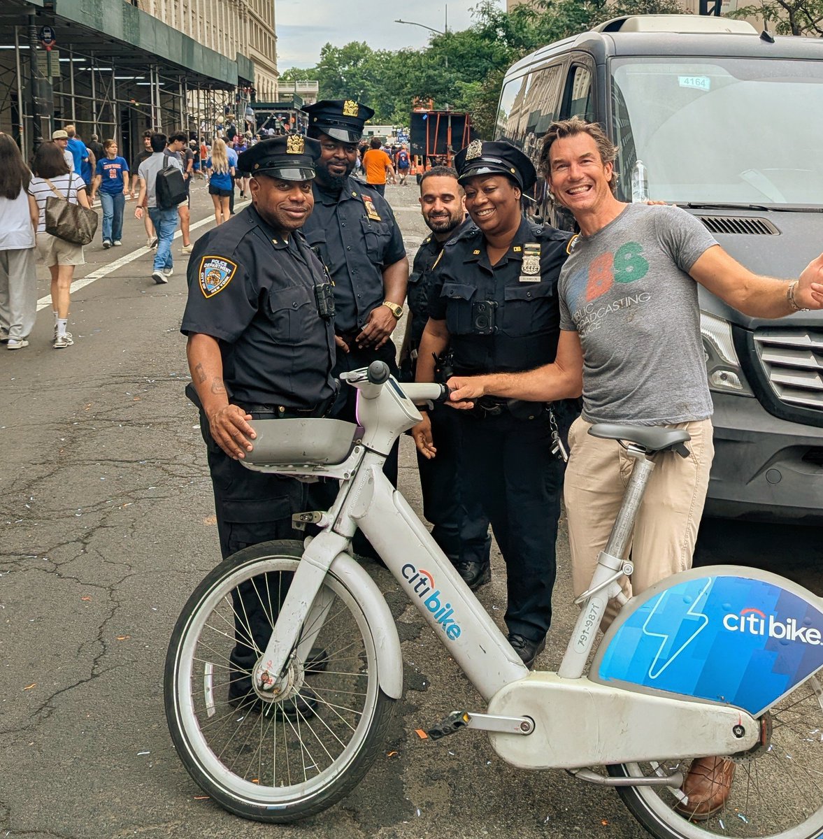MrJerryOC's tweet photo. Felt VERY safe at #KnicksParade Thanks to @NYPDPC The officer to my right whispered to me: 'Glad to have you back, Mr. Bing Bong' https://t.co/MYeDnEDmhn