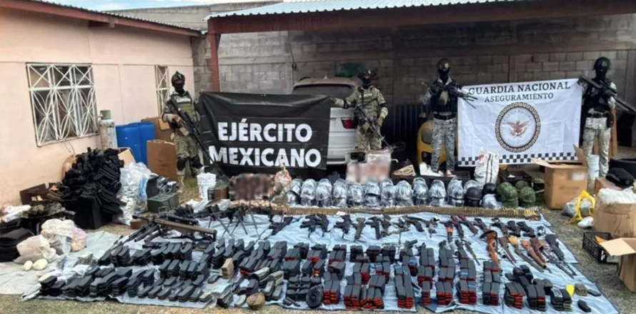 VirtualSoldado's tweet photo. Aseguran una Barrett y ametralladoras en operativo militar en Durango.

Aseguraron un fusil Barrett, ocho ametralladoras, 22 armas largas, tres armas cortas, dos lanzagranadas y un aditamento para lanzagranadas.

#EjércitoMexicano #Guardianacional https://t.co/9hTWifnNxx