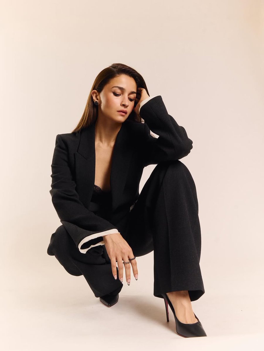 Aliasnation's tweet photo. Alia Bhatt in Delhi for Alpha promotions 📸 https://t.co/yjtXwSimRl