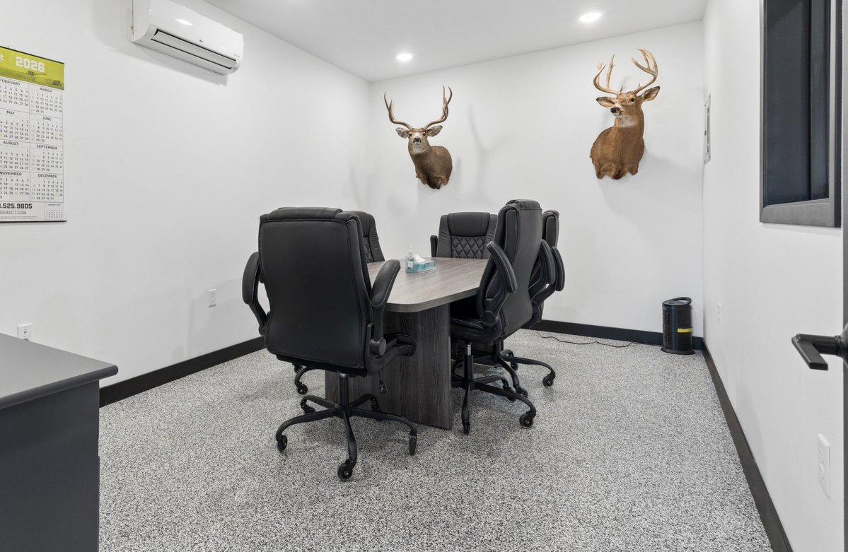 WMGAuction's tweet photo. 🏢 Washington, Iowa Commercial Property For Sale

Highway 92 frontage, office space, heated shop, and income-producing storage units all on 1.36± acres.

Learn more:
https://t.co/22s4UWV1on

📞 Greg Koch | 406-899-0095 https://t.co/QVCeVUOTHj