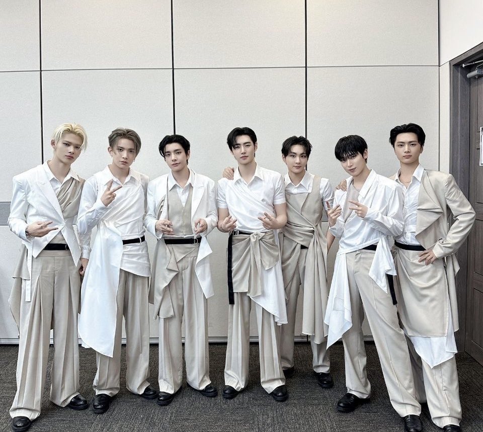 algamzza_'s tweet photo. 조금씩 다르면서 통일감 있는 코디가 찐임 https://t.co/WUOXy6KV8O