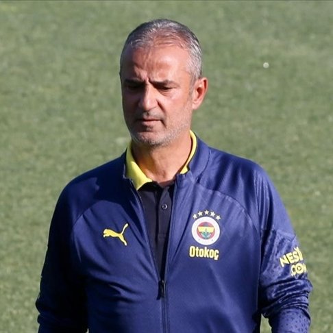 buzzspor's tweet photo. Gökmen Özcan: "Daha iyisi her zaman vardır ama bu ikili arasından Fenerbahçe, zamanı geçeni değil umut vaat edeni seçti." https://t.co/eaxpWzutKq