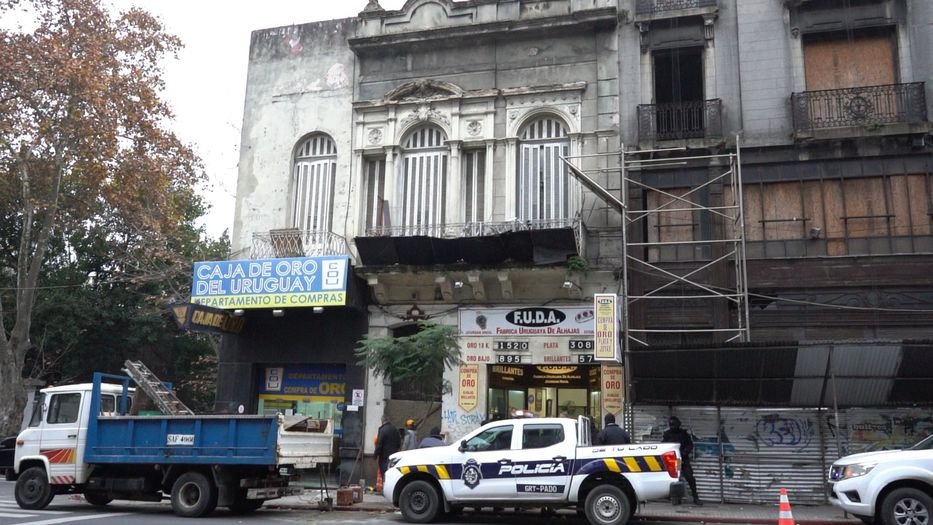 monocapretti's tweet photo. El Jefe de Policía de Montevideo dice que no van a cerrar bocas sino a "intervenirlas"....mamita!!! La que nos espera!!! En el Gobierno anterior cerramos 4671 bocas de droga (fotos reales) y se condenaron mas de 8000 personas. Que diferencia no??? https://t.co/YPlnZvRVMg