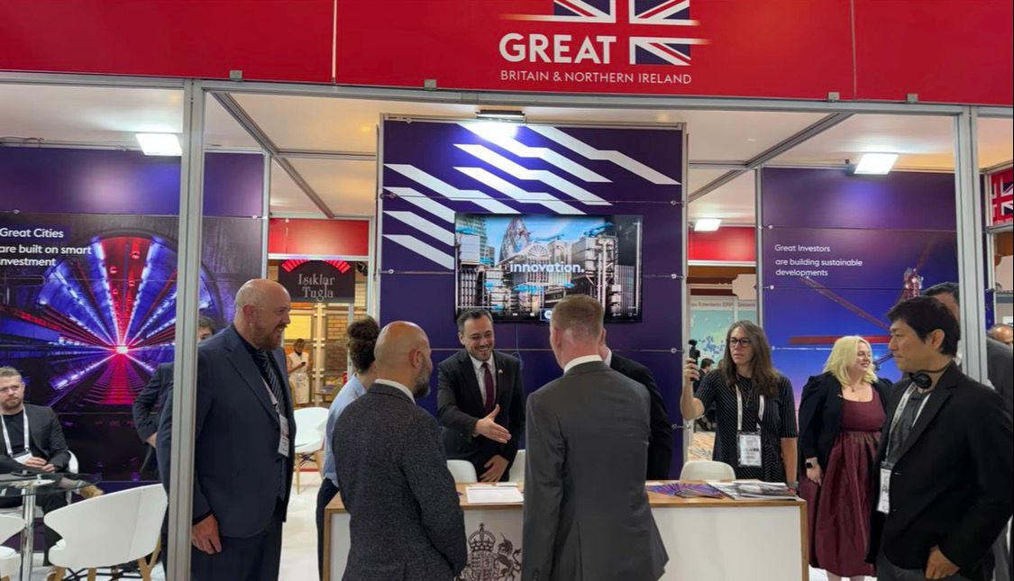 UKinTurkiye's tweet photo. +Minister Bryant also attended the Construction Summit and participated in a series of engagements exploring trade, investment and partnership opportunities between the UK and Türkiye. https://t.co/tnmYttaWxc