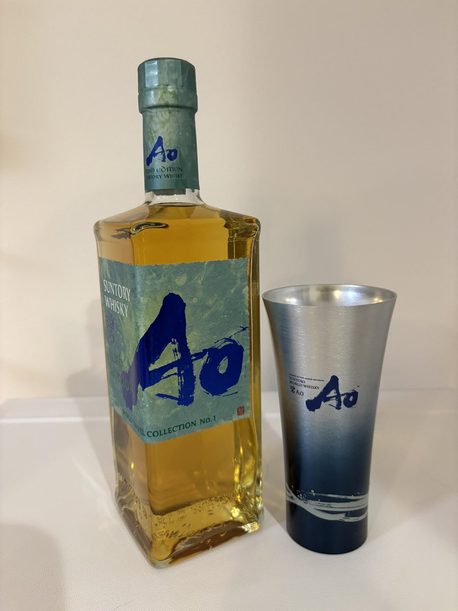 camper_bu's tweet photo. ふらっと立ち寄った酒ゃビックでサントリー碧アイリッシュエディションが5808円(タンブラー付き)という激安価格で売ってたから思わずに買ってきてしまった！ https://t.co/Ec7OjXui12