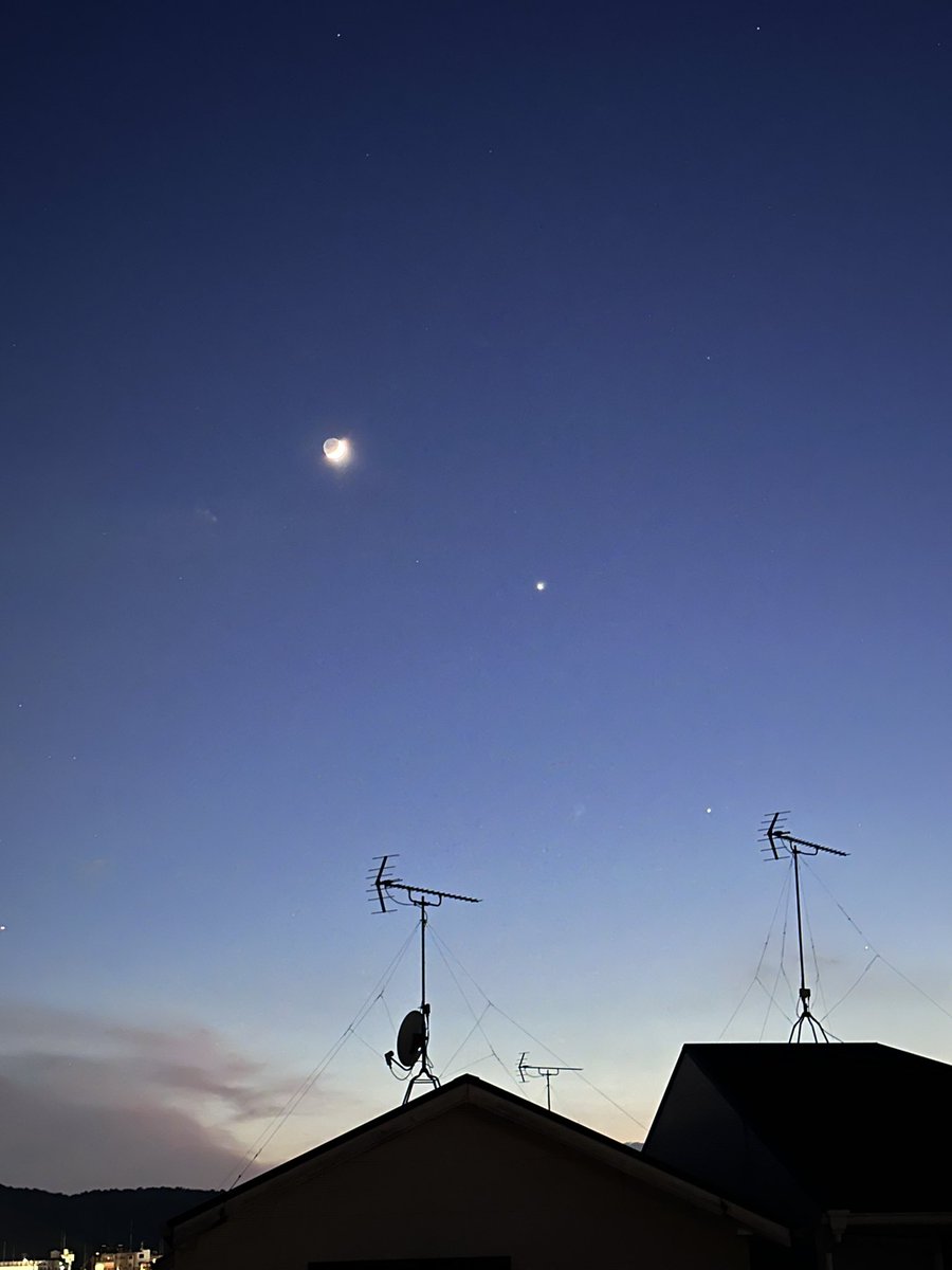 charleymccourt's tweet photo. 天体ショー、キレイに見れました！
月、金、木、水、と並んでいます☆☆☆ https://t.co/yRO1DCdNGW