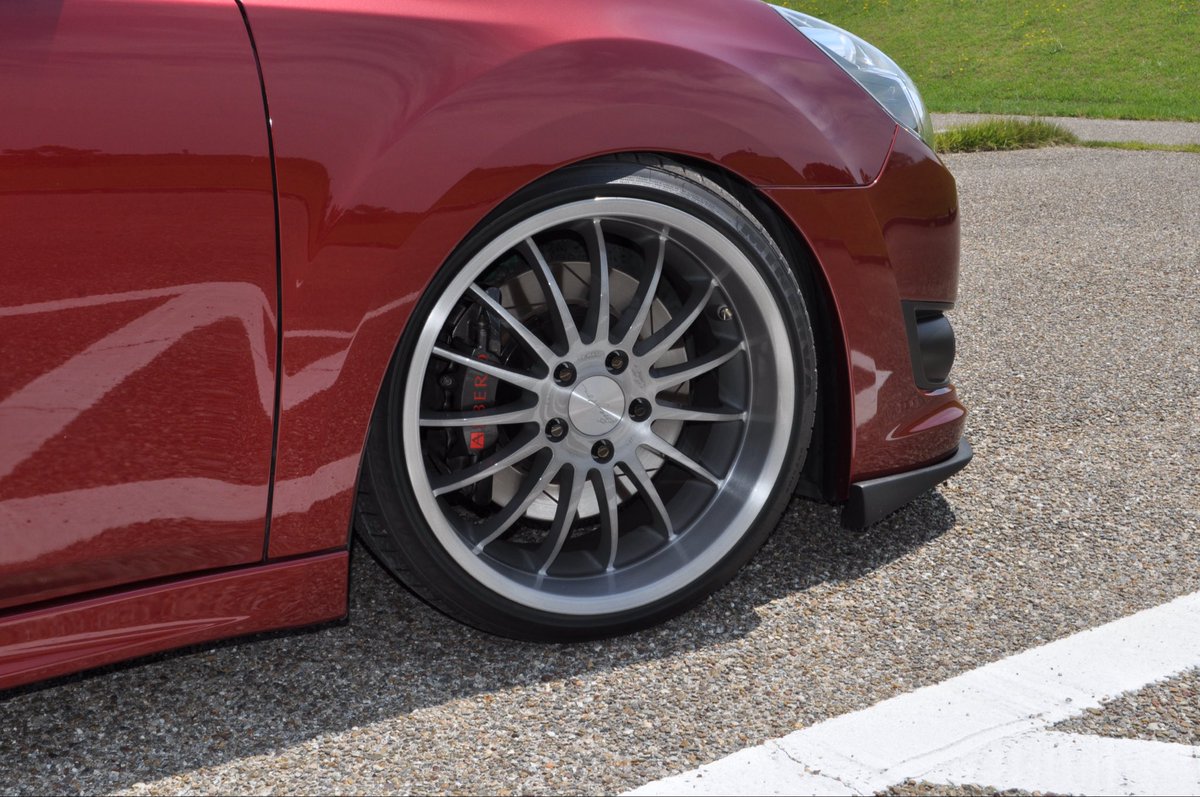 benabrsd2010's tweet photo. #あなたのホイール教えて見た人もやる

Breyton TYPE-V MAGIC
9J + 48 にPCDチェンジャー

ブレイトンをレガシィに履かせたいと20年言ってきて、ようやく実現できた！

PCD100の人権を守るために
ボルトの逃げ加工済み

現代っぽくセンターキャップもフラットにして鍛造風の佇まい(でもホイール激重) https://t.co/zwIeTRQjMf