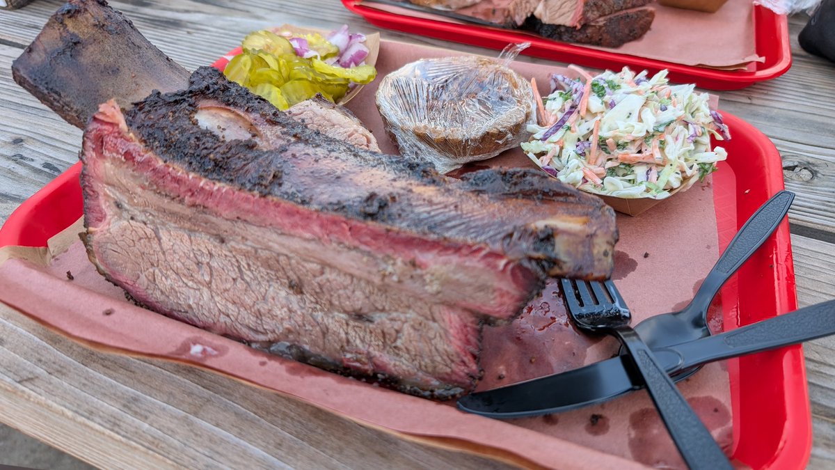 grove884's tweet photo. アメリカ、テキサスの兄貴
スタジアムもBBQもビッグで最高だったぜ！🇺🇸🇯🇵
そしてみんな優しかった！！！
愛してるぜ兄貴！！！
また行きたいぜ！！！また歓迎してくれたらうれしいぜ🇺🇸🇯🇵
 #USA 
 #FIFA
 #worldcup
 #Texas 
 #America https://t.co/5ju0d2wvJY