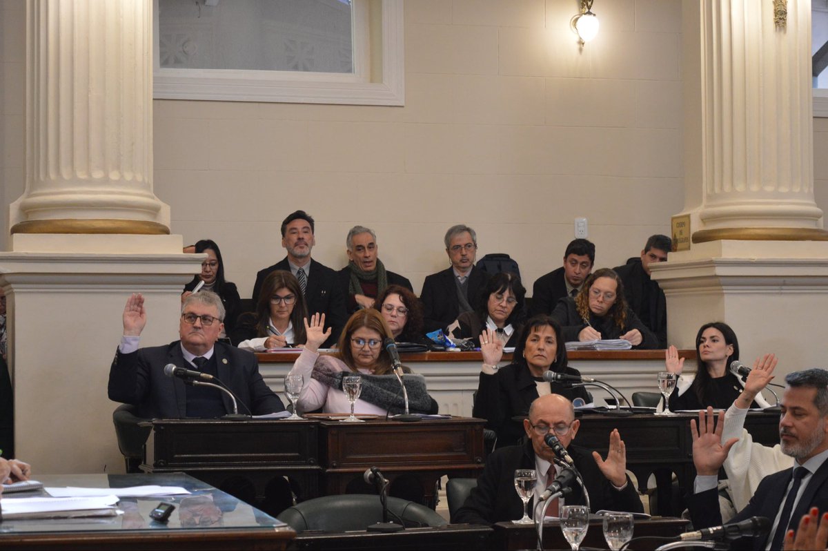 GringoAst's tweet photo. Los diputados aprobamos la resolución que solicita al Poder Ejecutivo Nacional, por intermedio de la Secretaría de Cultura de la Nación y de las autoridades del Museo Malvinas e Islas del Atlántico Sur, la restitución del nombre Orlando Gustavo Pascua al salón auditorio. https://t.co/ASUn0mT4T6