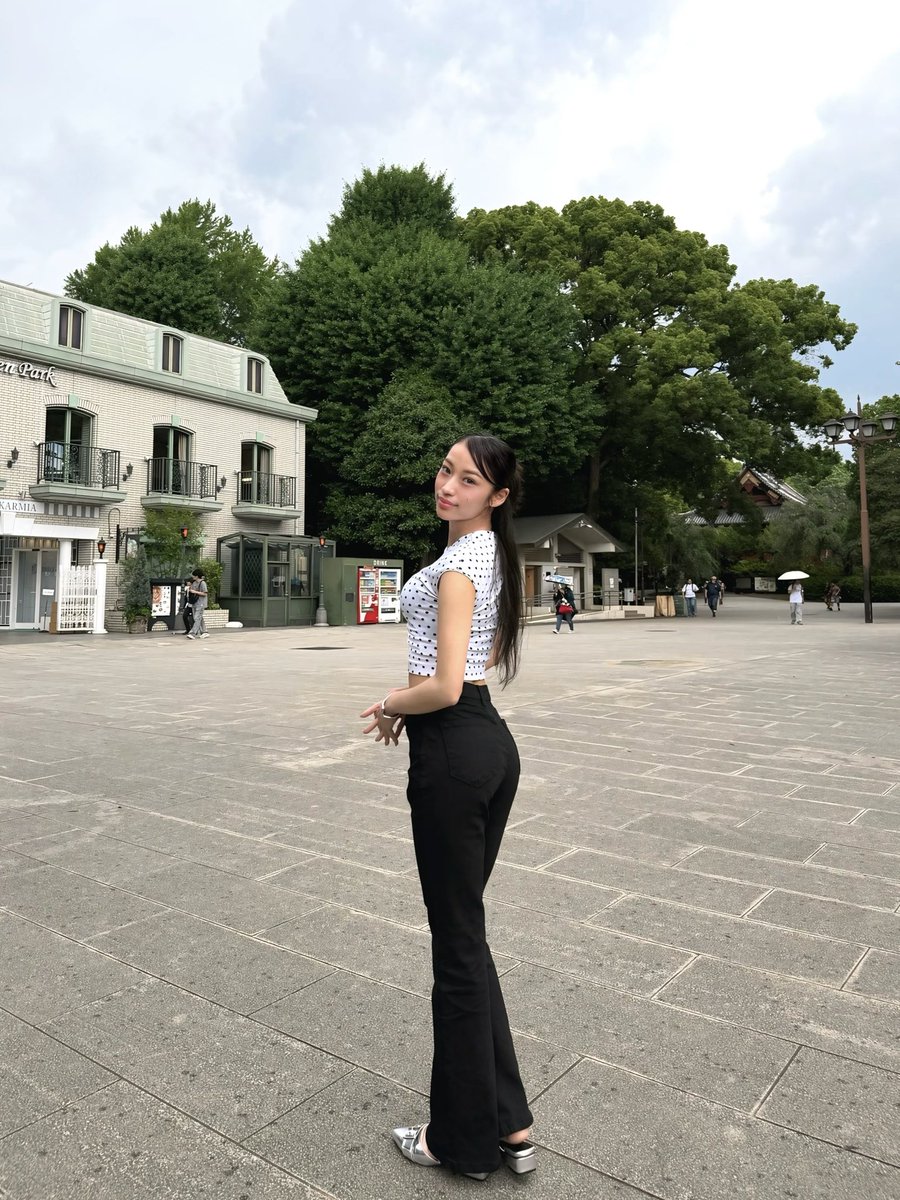 cjd_miyuri's tweet photo. おばあちゃんが『あんた水玉柄似合うねえ☺️』って言ってくれたから最近ドットばかり目がいってしまう🙂‍↕️

ちなみにこの後しっかり雨に降られました☔️
梅雨ですね☔️ https://t.co/U2lkJlWLYS
