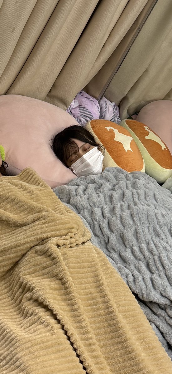kairi_okumoto's tweet photo. 20歳のお誕生日おめでとう‼️
同い年のかわゆいがもう20歳、、⁉️
と驚いてとります。早いね🫪

なにより、私はふわふわしてそうに見えてしっかり心を持っていて、意外とあっさりなとこもあるゆいちゃんのことが好きだし尊敬です。

一緒にいれる時間しあわせ🍀
いい年にしてねー！！！！🎈 https://t.co/Y6VYMOIiJ3