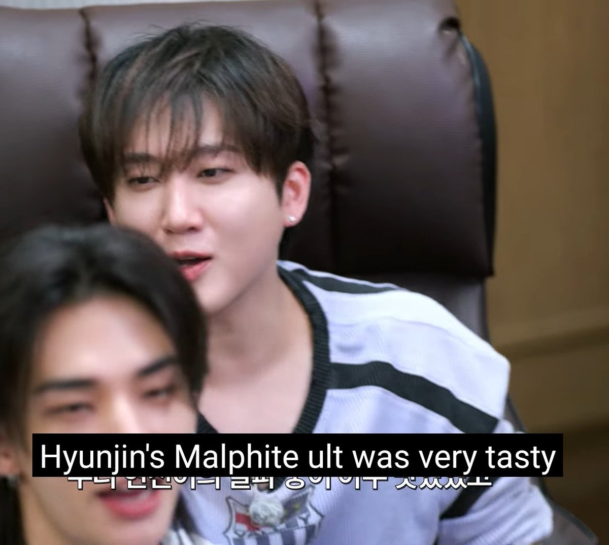 hyunchanstar's tweet photo. hyunjin is their forever princess fr 😭😭 even though he lost they still told him he did good 😭😭 the caption saying "praise me" AS THEY SHOULD https://t.co/pdbAZXZeXP
