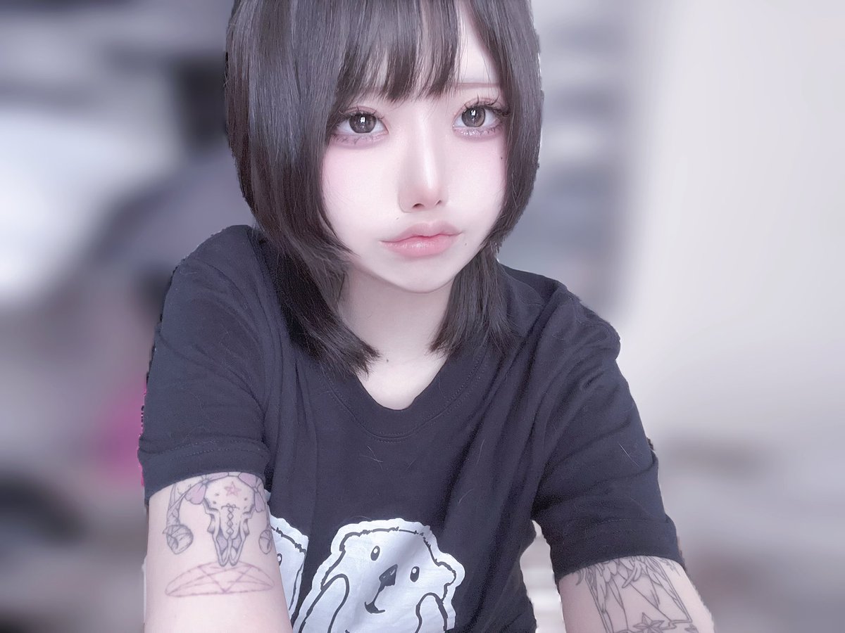 ﾆ( ꇤꒊ:`)