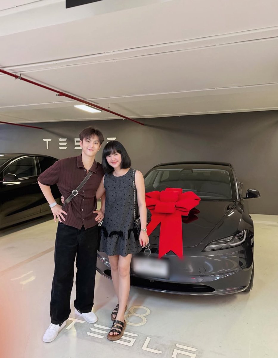 decem2er's tweet photo. 👩🏻🐈 : น้ำพักน้ำแรงของพี่เปอร์ ซื้อของขวัญให้ตัวเองตอนอายุ 20 ปี 🎁🚗
#COPPERdechawat https://t.co/cFnk96stqE