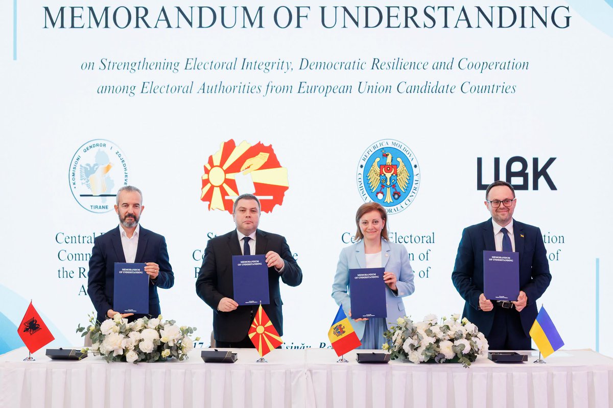 centralelectcom's tweet photo. Commission Member Andrii Yevstihnieiev took part in the signing ceremony of a Memorandum of Cooperation between the CECs of Albania, Moldova, North Macedonia, and Ukraine. The signing took place in Chisinau, the capital of Moldova.
🧵1/6
📷@CECMoldova https://t.co/uMTuieOg6L