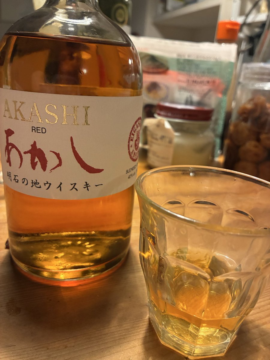 clopin06092011's tweet photo. お値段以上ニトリのようなウイスキー。 https://t.co/Thx8LdjeKd