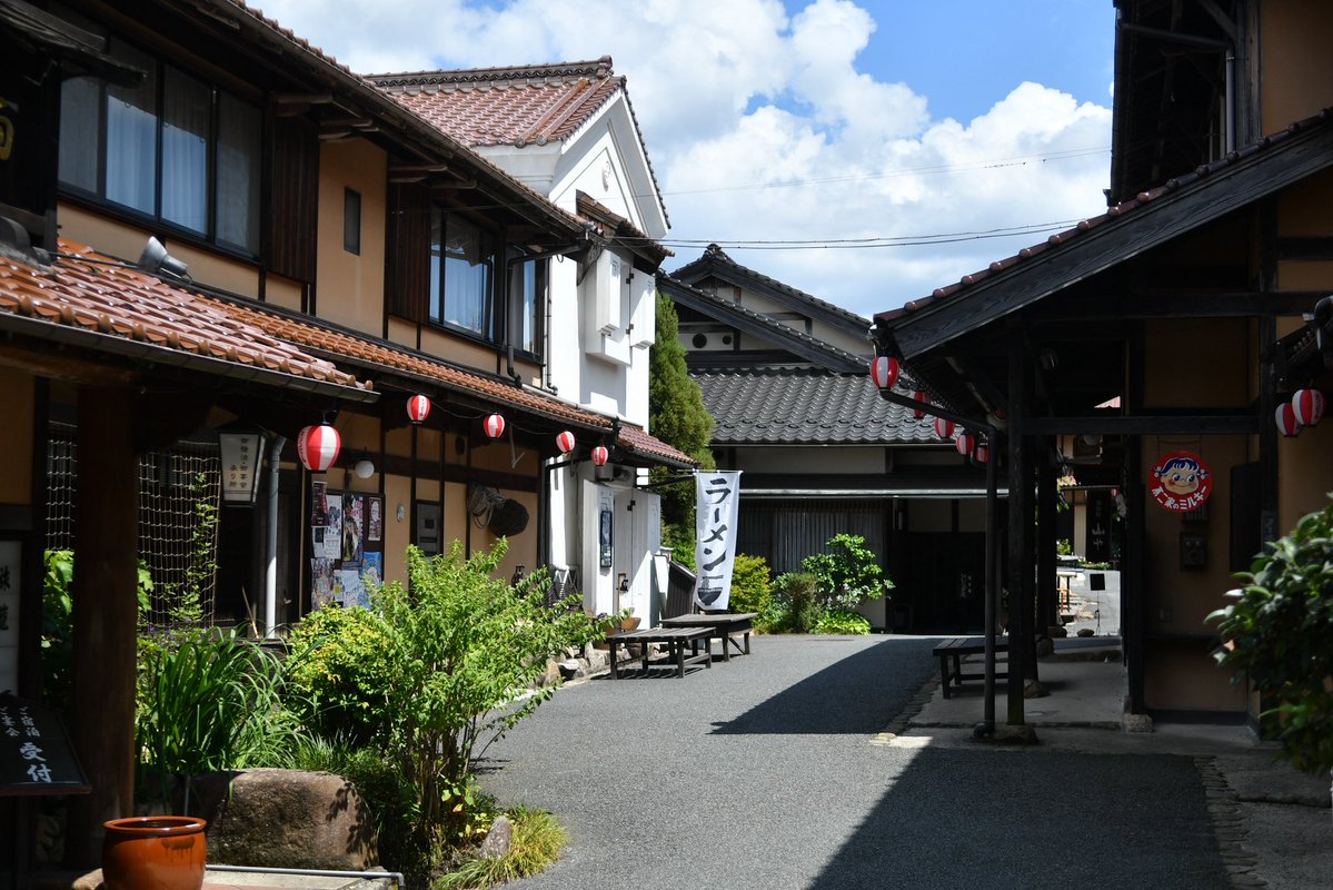 Cosnoooma's tweet photo. 【ご紹介📢】

神楽門前湯治村とは？

広島県安芸高田市美土里町の
何処か懐かしい雰囲気を感じる温泉施設♨️

「　お湯ヨシ、宿ヨシ、神楽ヨシ　」

天然温泉、名物夜叉うどん、お部屋でまったり、伝統芸能等魅力が沢山！

まだまだ魅力ご紹介続きます✨

#こすの〜ま神楽門前湯治村 
#神楽門前湯治村 https://t.co/GN4712t1W2
