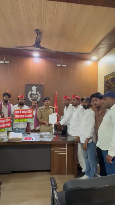 bstvlive's tweet photo. कानपुर

➡सपा नेता अर्पित यादव हुए गिरफ्तार
➡सीएम योगी को ज्ञापन देने जा रहे थे
➡अर्पित यादव और उनके साथी अरेस्ट
➡CM संबोधित ज्ञापन ADCP साउथ को सौंपा
➡पेपर लीक सहित कई मुद्दों पर दिया ज्ञापन

@kanpurnagarpol @Uppolice @igrangekanpur @adgzonekanpur @DMKanpur https://t.co/ZuP4qu2hGG