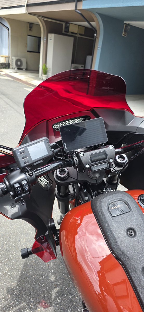 2019FXLRS's tweet photo. 今までのユピテルナビは、もう地図更新が出来ないので、今どきのスマートモニターに。ユピテルナビに連動してたレーダーも無くなったので、新たにレーザーレーダー対応の探知機へ😁⁡
⁡STってフロントカメラ付ける場所が無い🫩⁡
⁡とりあえず苦肉の策でここに😅⁡
⁡また場所考えよ😆⁡
⁡ https://t.co/MKBKtIcUj8