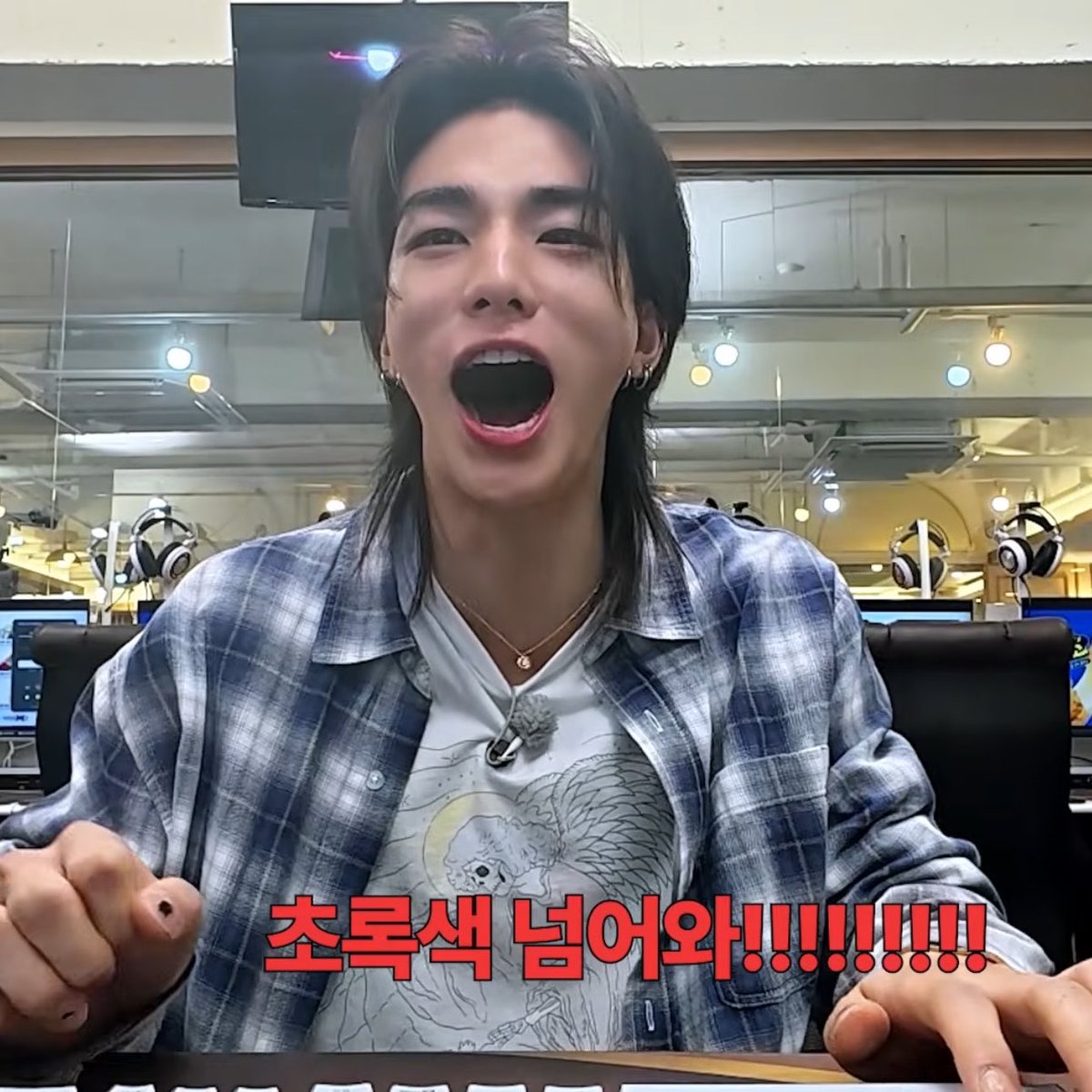 revehwangs's tweet photo. they really stressed the life out of this diva https://t.co/WVJ1FzvHH7