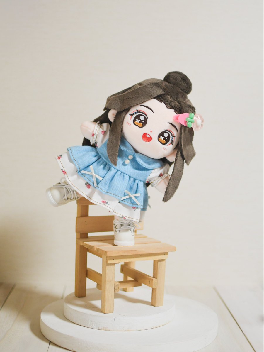 08_nyaaa5's tweet photo. 100均の園芸コーナーにあった椅子サイズぴったりだった！座ってないけど！色塗ってもかわいいかも🥺 https://t.co/9ldI8f2omU