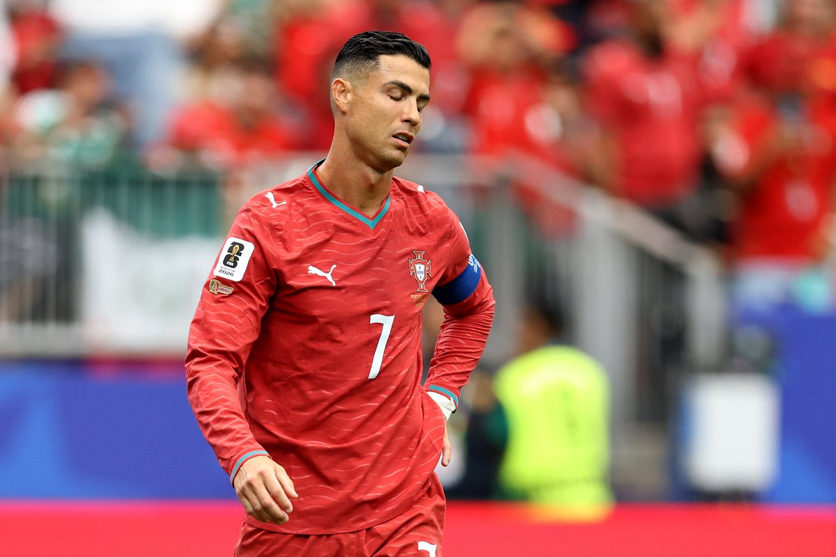 _gabrieltoscano's tweet photo. Messi na Argentina: leveza e alegria.

Cristiano Ronaldo em Portugal: ser humano em sofrimento. https://t.co/FzcOuSg39p
