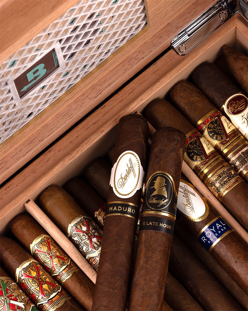 BovedaInc's tweet photo. 🎁 Father’s Day is this weekend. ORDER NOW ON AMAZON to get the Boveda Humidor in time for Sunday. Maintenance-free cigar storage for the main man. Link to Amazon Shop in the bio. ⬆️

 #FathersDayGift #GiftForDad #AmazonFinds #BovedaHumidor #LoveYourCigars https://t.co/mOrb380W3O