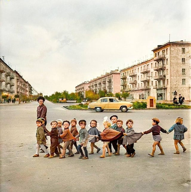 eastblocvisuals's tweet photo. Kindergarten class crossing a street in Sumgait, Azerbaijan SSR, 1950s. https://t.co/4PkC91dwxP