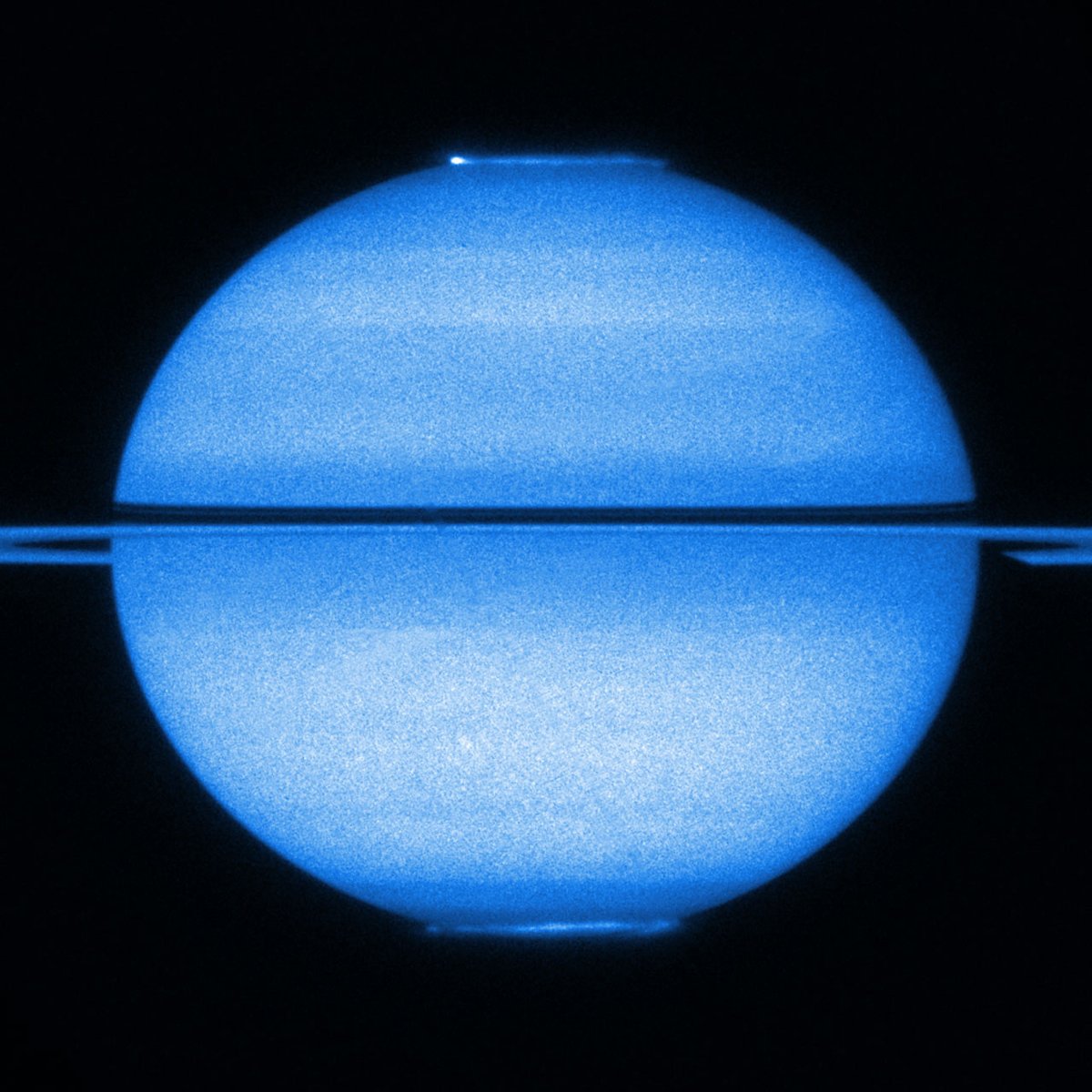 HUBBLE_space's tweet photo. Our #HubbleTopImage features Saturn 🪐 

This one-of-a-kind Hubble image from 2009 features Saturn with its rings edge-on and both poles in view, offering a stunning double view of its fluttering aurorae! 1/2 https://t.co/irdHTgD4IW