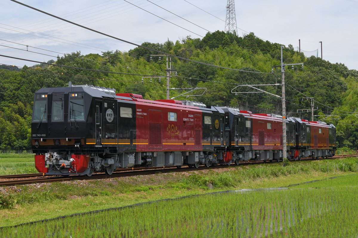 WRX_D850's tweet photo. 6/18
試9941D~試9942D
DEC743-1001+DEC743-7+DEC743-8

西の事業用車両に新時代の到来ですね。
まずは近畿車輛から嵯峨野色の3両が出場しました。 https://t.co/HlzNPqsKMS