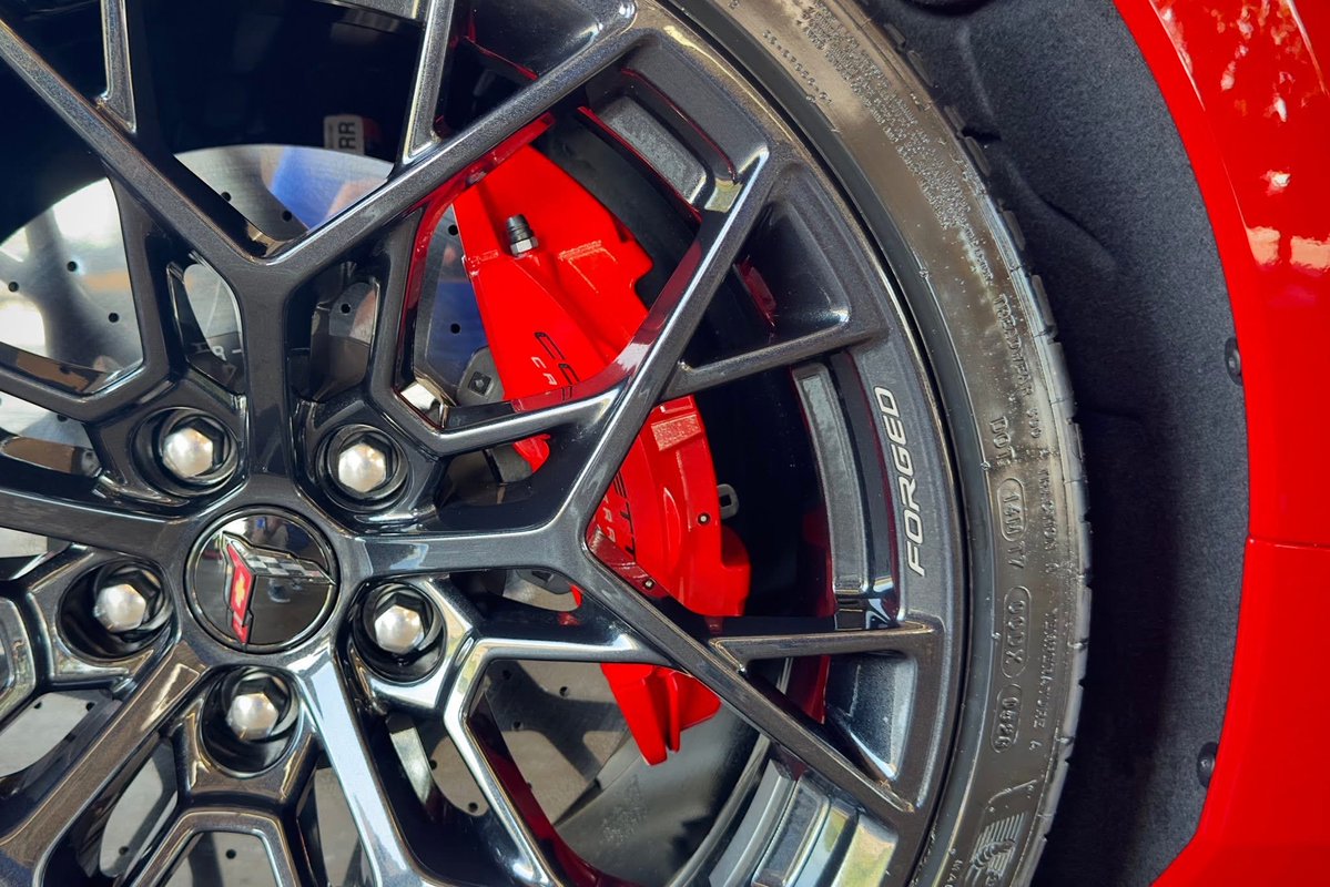 GillmanChevy's tweet photo. 🫧 Freshly washed, fully detailed and looking mean… the ZR1 is ready for its new home! 

Who’s taking this beast home today? 🏁

#Gillman #Chevrolet #ZR1 #Harlingen https://t.co/jf5pAlBz42