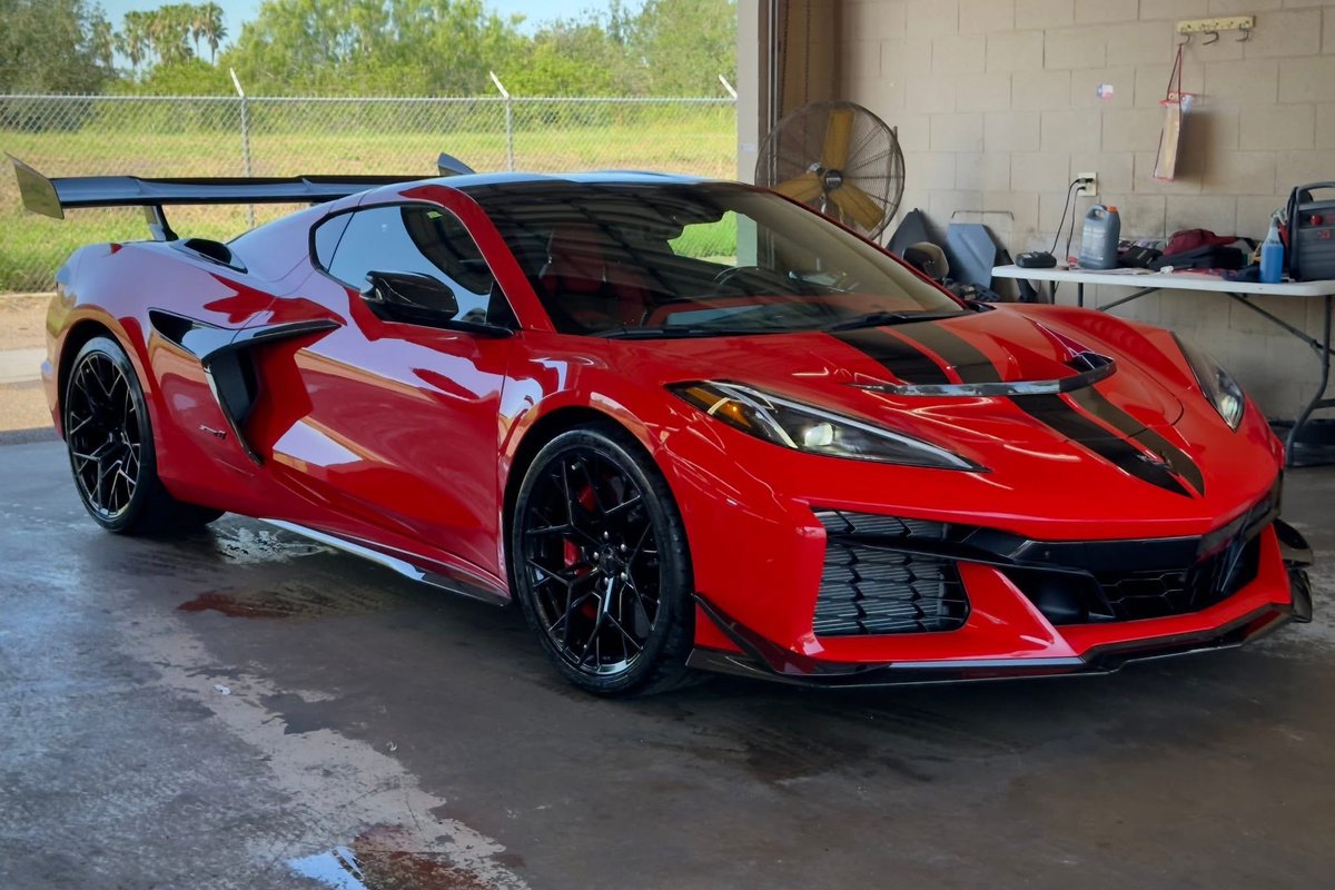 GillmanChevy's tweet photo. 🫧 Freshly washed, fully detailed and looking mean… the ZR1 is ready for its new home! 

Who’s taking this beast home today? 🏁

#Gillman #Chevrolet #ZR1 #Harlingen https://t.co/jf5pAlBz42