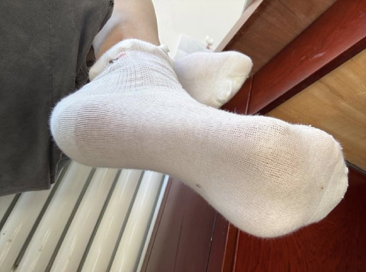 YY853894's tweet photo. 对着主人的照片好好磕头吧贱货，能被主人使用，���应该感到荣幸至极贱货 #女s #调教 https://t.co/uyxoBblJdH