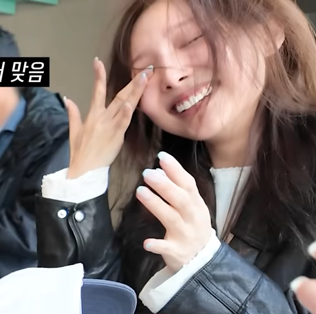 Jrnzx_'s tweet photo. NAYEON CRYING CUZ SHE PULLED RABBIT AFTER SHE SAID SHE WANTED IT AWEEEEEEEEEE SAJDNASDKASJJDASD https://t.co/yV9WiJiQCg