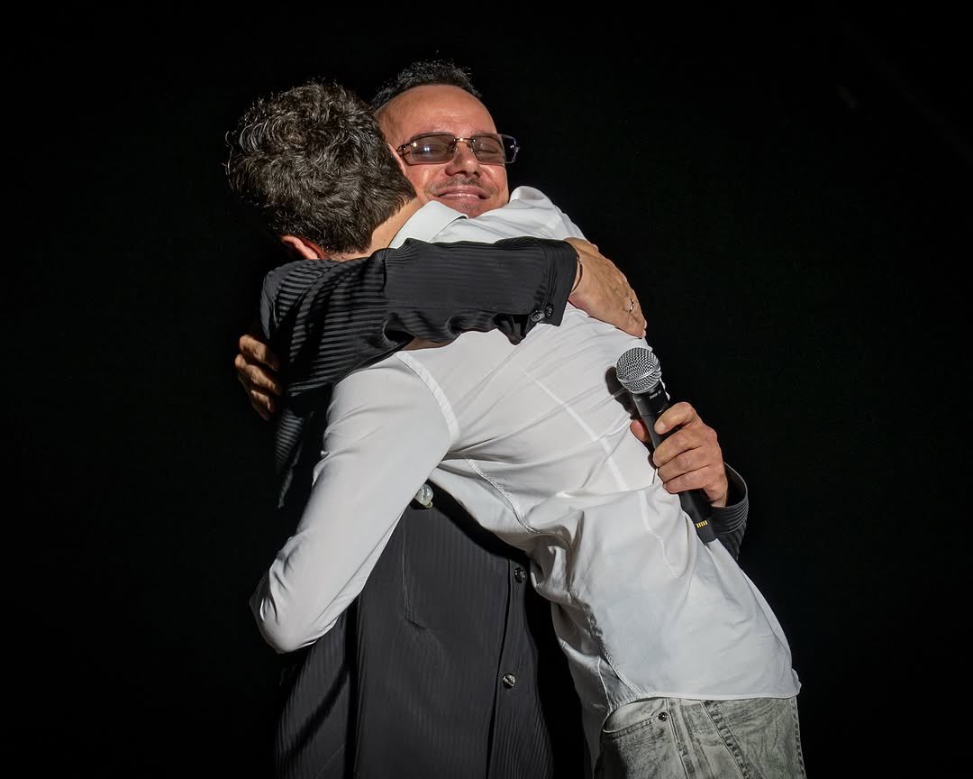 xrita_'s tweet photo. mi strappo i capelli ti prego gigi adottami un figlio in + che ti cambia https://t.co/52QqOpxiTv