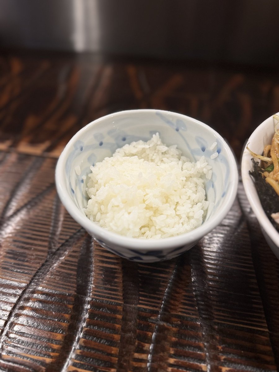 23dis's tweet photo. 中華そば ビート にて

油そば(大)＋岩のり
半ライス
和え玉

超ワガママを申し上げてこのスタイル
もやし抜きなので水分が足りないと思いきや、お酢や割スープでカバーできると言う神仕様

メチャメチャ混ぜたらメチャメチャグッド
でした^_^

美味しかったです
ご馳走様でした。 https://t.co/u0WMCoKSUp