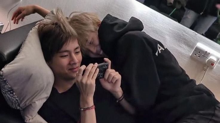 V9noor's tweet photo. taehyung: where’s my soulmate?

jimin: https://t.co/TeXy3vIjtC