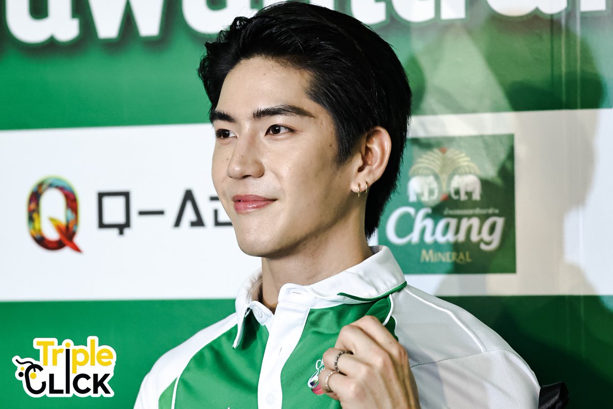 TripleclickTH's tweet photo. "ซี ทวินันท์" ช่วงสัมภาษณ์สื่อมวลชน ในงาน "ช้าง ยู-แชมเปี้ยน คัพ ปี 4" 

FOOTBALL VIBES WITH SEA 
#sea_tawinan 

#ChangUChampionCupปี4 
#ช้างเส้นทางสู่ฟุตบอลอาชีพ https://t.co/e1zvNsefTx