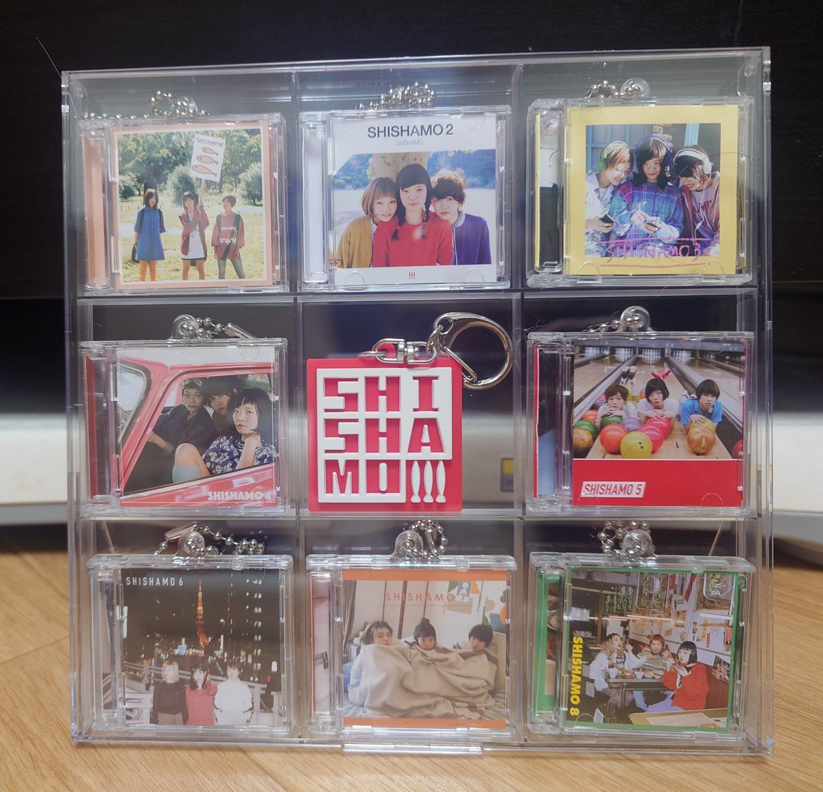 tu_ba_ku_ro's tweet photo. セリアさんありがとう…

思い出のCDキーホルダー達が綺麗に収まったぜ
#SHISHAMO
#ししゃもがちゃ
#しゃもサポ https://t.co/ghK2rX7R5f